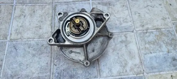 Audi A6 S6 C5 4B Vacuum pump 057145100C