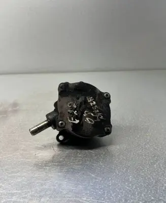 Mercedes-Benz E W211 Vacuum pump A6402300465