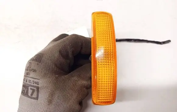 Land Rover Discovery 3 - LR3 Front fender indicator light E11253