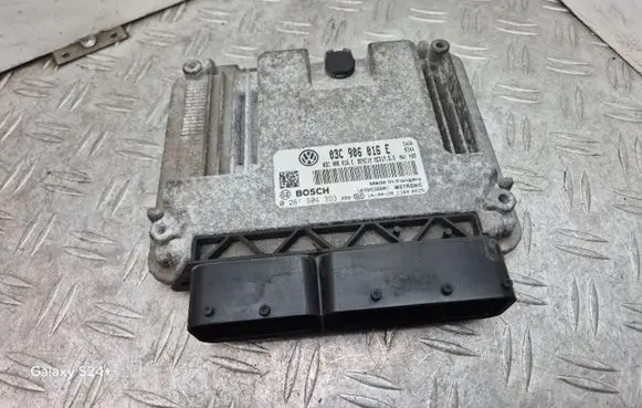 Skoda Octavia Mk2 (1Z) Engine control unit/module 03C906016E 0261S04393