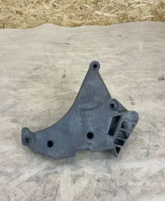 Engine mounting bracket