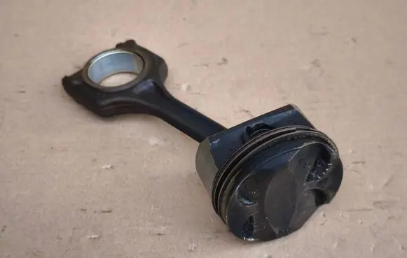 Mini One - Cooper Coupe R56 Piston with connecting rod