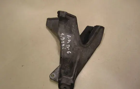 Audi A4 S4 B6 8E 8H Engine mounting bracket 8E0199308D