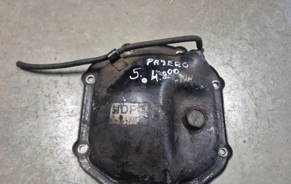 Mitsubishi Pajero Sport I Front differential bracket MR246166
