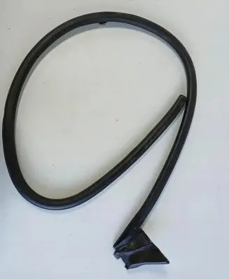 Ford Mustang VI Front door rubber seal FR3B-7620708-A