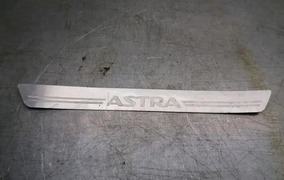 Opel Astra H Front sill trim cover
