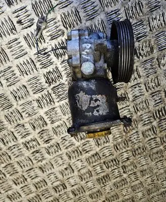 Subaru Forester SF Power steering pump JKC0413