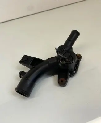 Opel Astra J Thermostat housing 0112016A