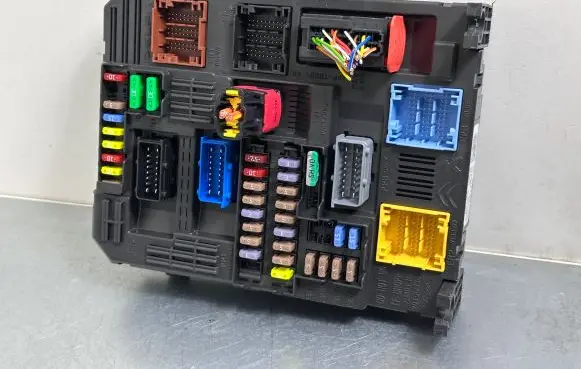 Citroen C4 SpaceTourer Fuse module 981985138001 9819851380