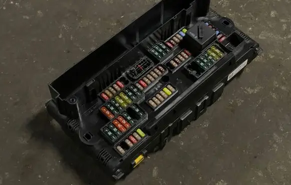 BMW 5 F10 F11 Fuse box set 016704871