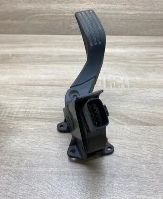 Ford Focus Accelerator throttle pedal 98AB9F836AE