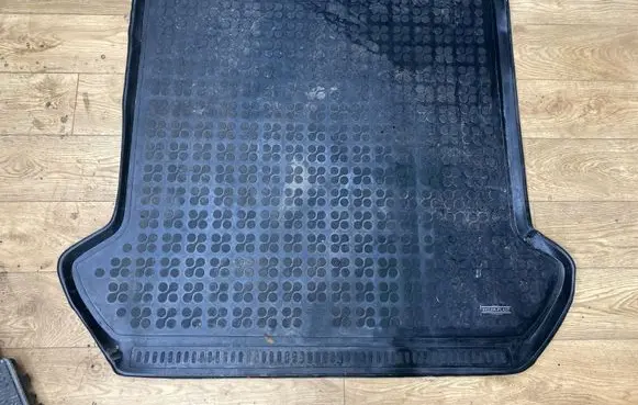 Trunk/boot mat liner