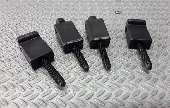 Volkswagen PASSAT B5 Fuel Injector clamp holder