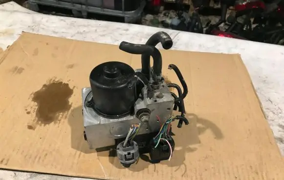 Lexus IS 200-300 ABS Pump