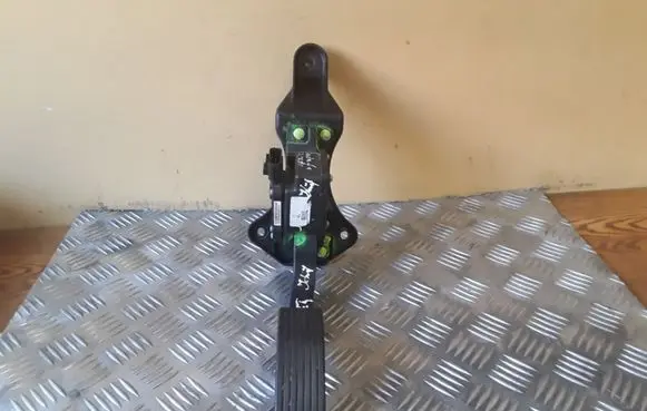 Hyundai Santa Fe Accelerator throttle pedal 327262B100