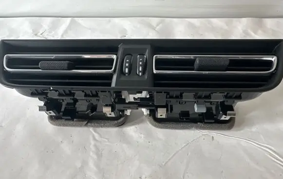Porsche Macan (95B) Dash center air vent grill 95b819110d