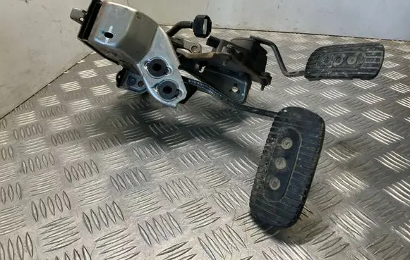 Nissan Cube Z12 Pedal assembly 55688135