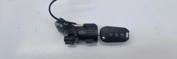 Peugeot 208 Ignition lock 9673257480