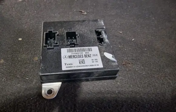 Mercedes-Benz E W211 Comfort/convenience module 2115452132