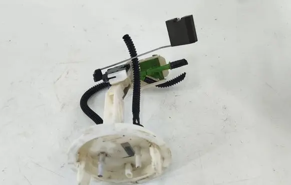 Mercedes-Benz C W204 Fuel level sensor A2044700694 1582881 1582881014