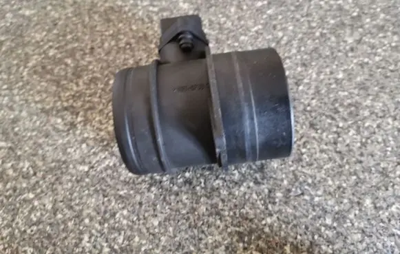 Volkswagen Touran I Mass air flow meter 0281002461 074906461B