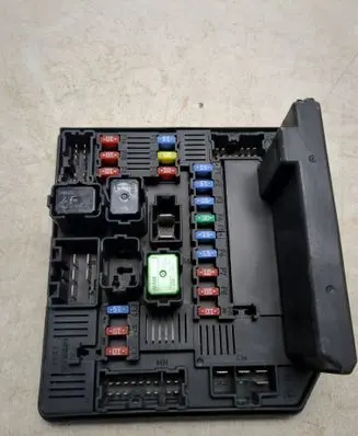 Nissan Qashqai Fuse module 284B7JD02E 8927944003 522753F03
