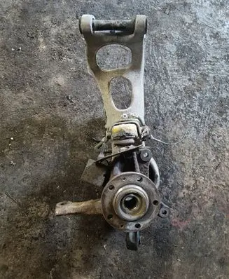 Front wheel hub