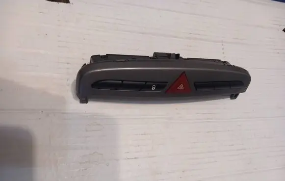 Peugeot 308 Hazard light switch 9659417177
