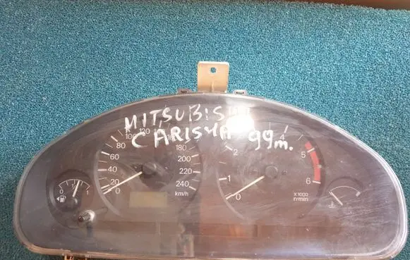 Mitsubishi Carisma Speedometer (instrument cluster) 0P0179001