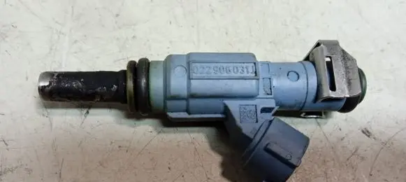 Audi A3 S3 8P Fuel injector 0280157012 022906031J