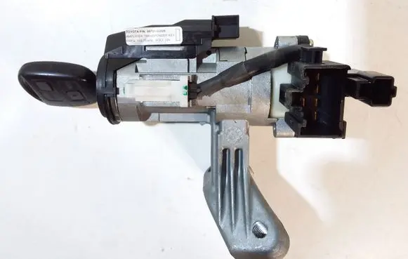 Toyota Corolla E120 E130 Ignition lock 8978302020