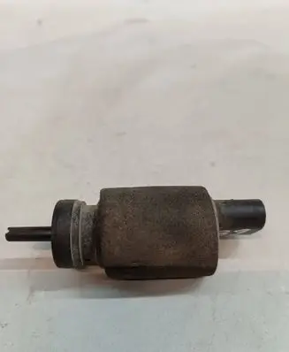 BMW 5 E39 Windscreen/windshield washer pump 8362154