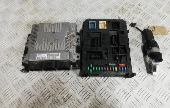 Citroen C4 Grand Picasso Engine control unit/module 9676761080 S180075002K