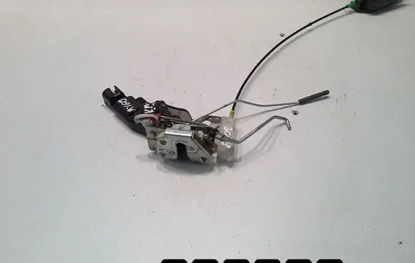 Toyota Aygo AB10 Front door lock 