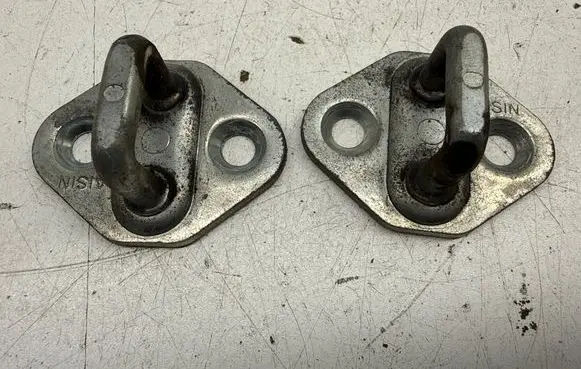 Peugeot 108 Front door lock loop/hook striker 