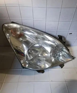 Toyota Corolla Verso AR10 Headlight/headlamp 3124