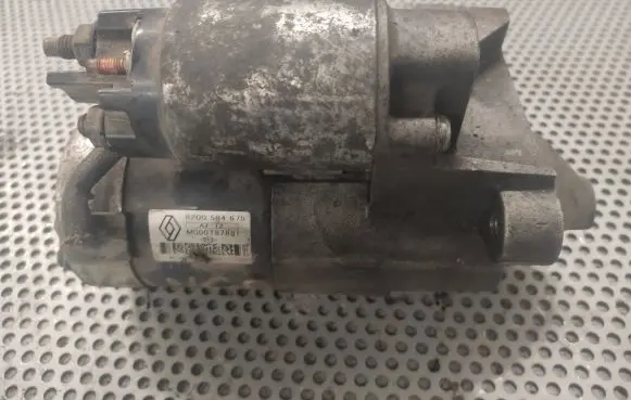 Renault Kangoo II Starter motor 8200584675