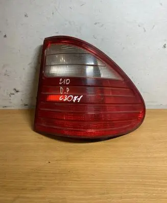 Mercedes-Benz E W210 Rear/tail lights 198202 C3071
