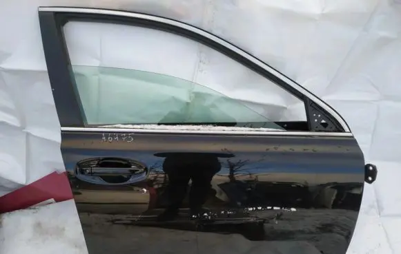 Subaru Outback Front door juoda