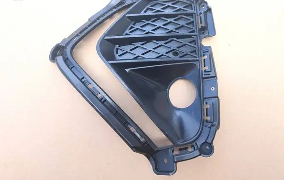 Hyundai Tucson TL Front bumper lower grill 86523-D7700