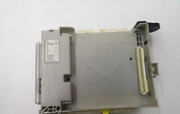 Lexus CT 200H Other control units/modules 8273076010