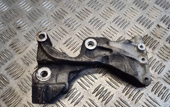 Chrysler Grand Voyager V Generator/alternator bracket 90513137F