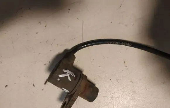 Toyota Avensis T220 ABS brake wheel speed sensor 8954305040