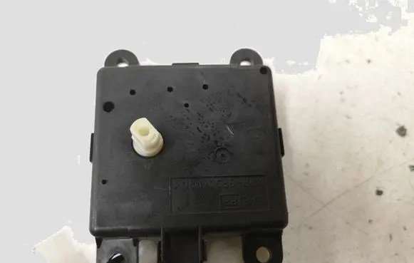 Nissan Qashqai Air flap motor/actuator 3J01030850
