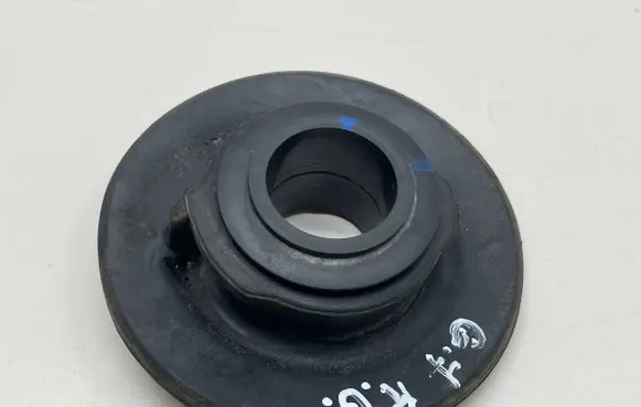 Volkswagen Golf VII Rear coil spring rubber mount 5Q0512297D