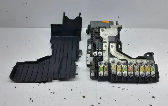 Peugeot 508 Fuse module 9665878080