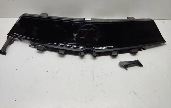Opel Mokka B Front grill 9835215080