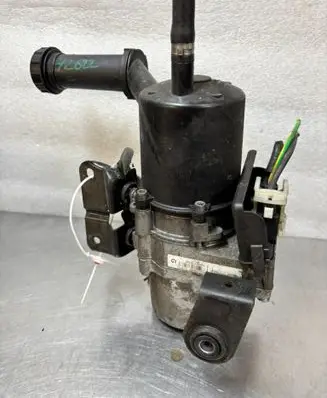Citroen C4 I Picasso Power steering pump 9675811180