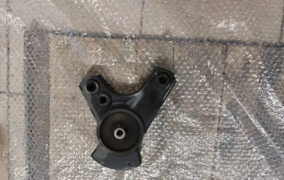 Hyundai Kona I Engine mount bracket 21932-k4000
