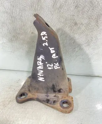 Nissan Navara D40 Engine mounting bracket
